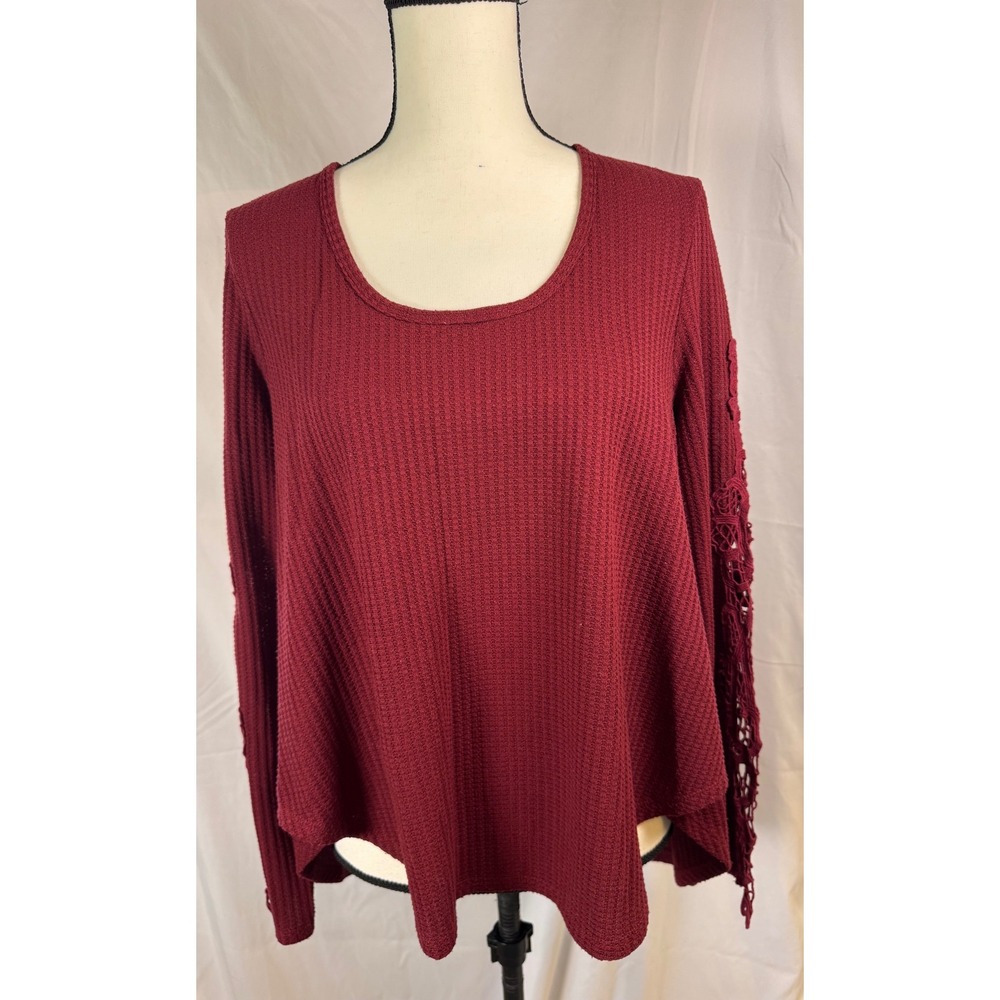 Altar'd State Waffle Knit Top Womens L Burgundy Excellent Crochet Lace Sleeve